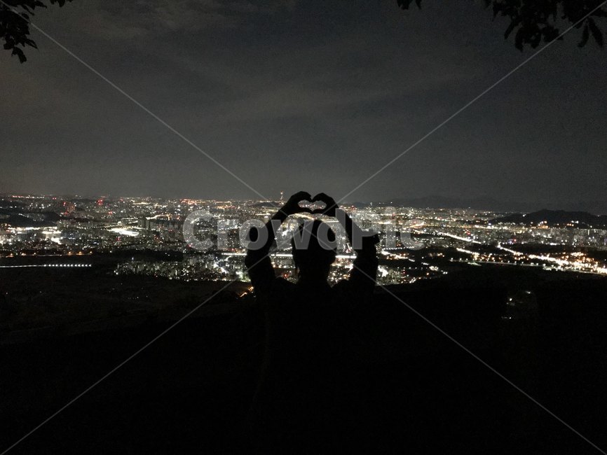 여자,하트,야경,서울야경,서울,야경,밤,풍경,nightscape,night,landscape,사람,인물,인간,human,person,여성,여자,woman,female,lady,감정표현,기분,feeling,emotion,인물실루엣,사람실루엣,character silhouette,human silhouette,outdoors,옥외,nature,자연,경치,scenery,aerial view,조감도