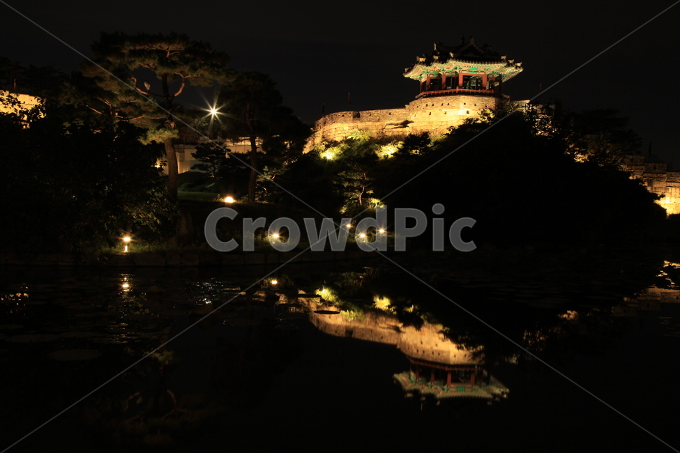 수원시,화성,화성행궁,방화수류정,연못,야경,밤,풍경,nightscape,night,landscape,한국전통,한국문화,korean traditional,korean culture,랜드마크,landmark,tourist attraction,한국랜드마크,한국관광지,한국명소,korea landmark,korea tourist attraction,light,빛,flare,플레어