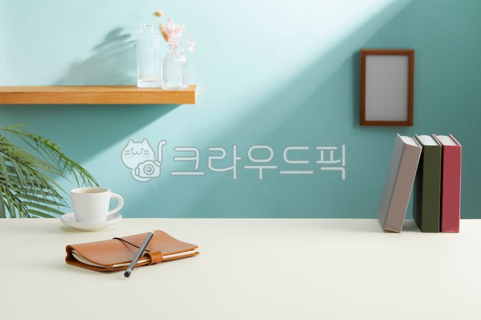 note,beam,study,idea,memo,office,sun,at home,Modern,palm tree,trim,copy space,beverage,pen,work from home,table,business,home office,Notebook,work,pencil,leaf,diary,face,sunlight,desk,coffee,window light,Photo Frame