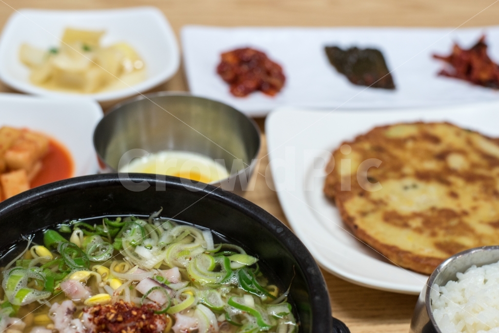 콩나물국밥,전주콩나물국밥,한식,녹두빈대떡,녹두전,수란,전주,음식,식재료,요리,food,cook,meal,dishes,food reserves,한식,한국음식,한국요리,korean food,korean dishes,korean meal,korean cook