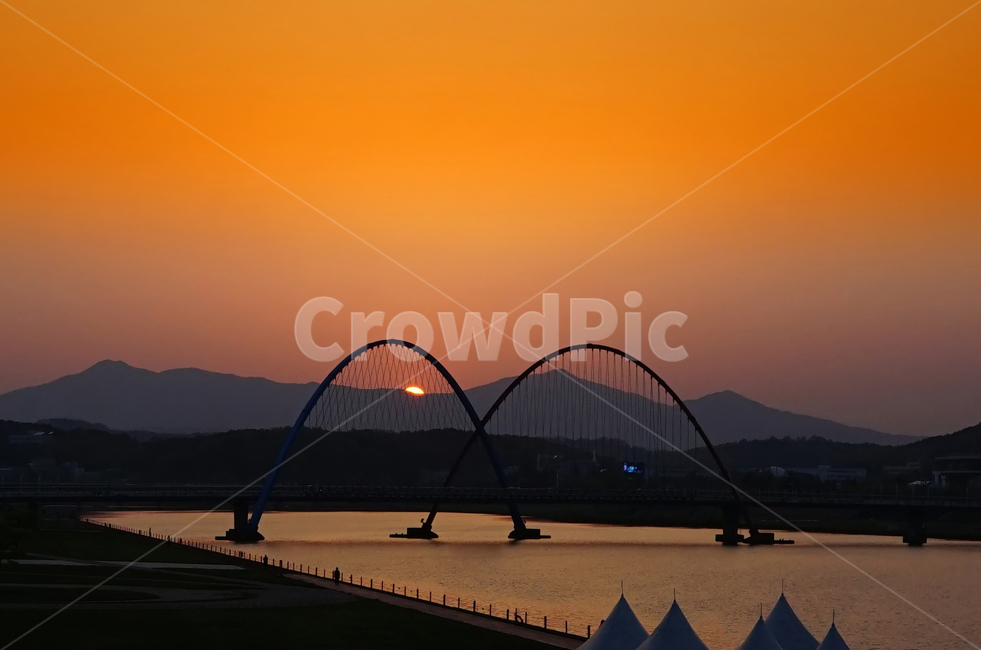 대전,노을,sun,엑스포다리,엑스포,저녁,가을,겨울,도시,풍경,city,landscape,실루엣,그림자,silhouette,shadow,건축물,건물외관,exterior,building,structure,architecture,construction,건물