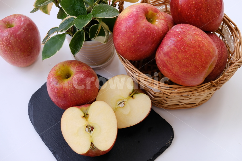 사과,부사,과일,달콤,신선,식품,음식,apple,fruit,sweet,fresh,food,음식,식재료,요리,food,cook,meal,dishes,food reserves,과일,열매,fruit