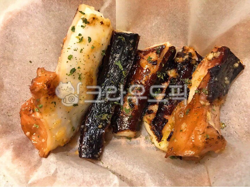 문어다리,버터구이,버터,문어다리구이,구이,문어,안주,마른안주,고소한,건어물,반건조,먹방,맛있는,음식,요리,식재료,meal,food,cook,종이호일