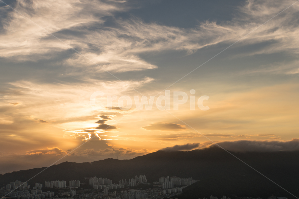 산,구름,빛,일몰,황령산,도시,풍경,city,landscape,한국도시풍경,한국도시경관,korea cityscape,nature,자연,outdoors,옥외,dawn,새벽,red sky,붉은 하늘,dusk,황혼,sunset,sky,하늘