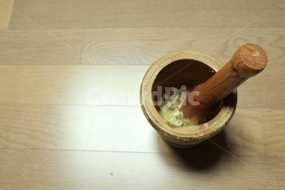 Grinding Garlic,cooking utensils,mortar,mortar and pestle,food