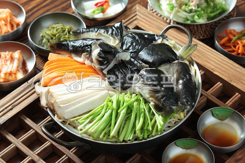 생선,물고기,매운탕,전골,복어요리,밀복,밀복국,참복어,참복,버섯,까치복어,까치복,복어껍질,복지리,복어껍질무침,복튀김,해산물,복어,복어매운탕,수산물,음식점,식당,한국음식점,문살,소품,탕,영양탕,보양탕,보양식,영양식,영양음식,건강식,건강음식,보양음식,먹거리,전통음식,전통먹거리,식사,식재료,건강요리,요리