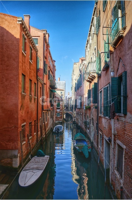 베니스,곤돌라,반영,이탈리아,유럽,물,보트,배,골목,빛,다리,집,빨래,겨울,1월,venice,gondola,italy,alleyway,boats,window,bridge,nopeople,simple,calm,도시,풍경,city,landscape,골목길,alley,해외,외국,세계,foreign,oversea,world,세계도시풍경,해외도시풍경,외국도시풍경,world cityscape,water,outdoors,옥외