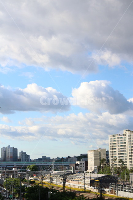 구름,맑음,아파트,지하철,철도,여름,도시,도시,풍경,city,landscape,한국도시풍경,한국도시경관,korea cityscape,outdoors,옥외,nature,자연,weather,날씨