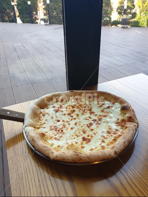 피자,감성,분위기,따듯한,고르곤졸라,음식,식재료,요리,food,cook,meal,dishes,food reserves,빵,bread,양식,서양음식,서양요리,western food,western dishes,western meal,western cook