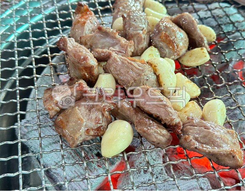 food,음식,meat,고기,돼지고기,통갈매기살,갈매기살,마늘구이,갈매기살구이