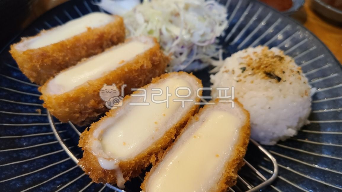 Japanese style,cheeseporkcutlet,Japanese food,porkcutlet,cheese pork cutlet,fried food,fatty food,pork cutlet,food,cheese roll cutlet