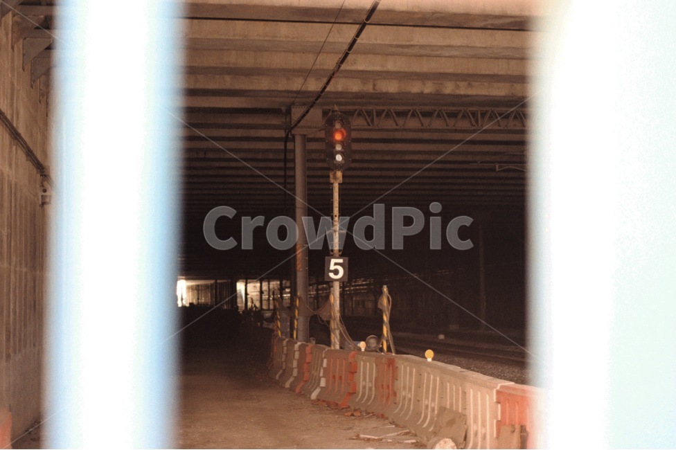 철길,철도,신호등,굴다리,터널,필름사진,교통,교통수단,traffic,transportation