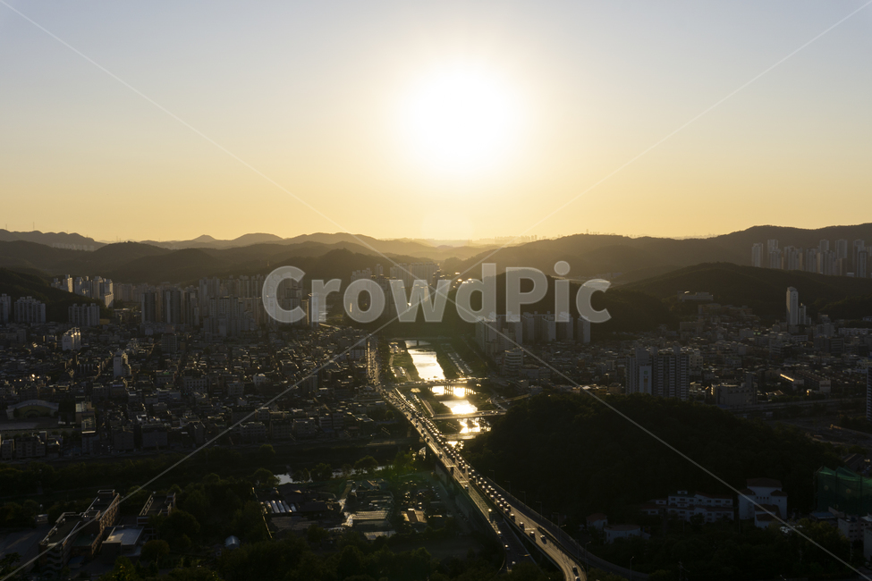 건물,빛,한국도시,도시,한국도시경관,빌딩,building,옥외,outdoors,landscape,경치,scenery,풍경,road,도로,aerialview,조감도,안양,안양시,산,mountain,도시,풍경,city,landscape