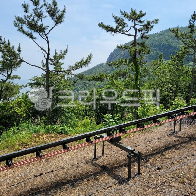 rail road,railroad,road,rail,railway,train track,traintrack,monorail,traffic,transportation