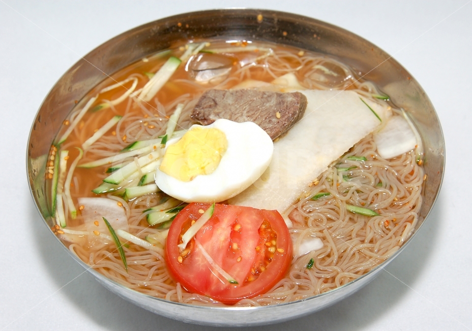물냉면,냉면,한식,음식,면,면음식,여름음식,계란,삶은계란,토마토,무우,고기,오브젝트,여름,계절,summer,season,음식,식재료,요리,food,cook,meal,dishes,food reserves,면류,면요리,noodles,한식,한국음식,한국요리,korean food,korean dishes,korean meal,korean cook,pasta,파스타,noodle,국수,식사,dish,egg,bowl,사발