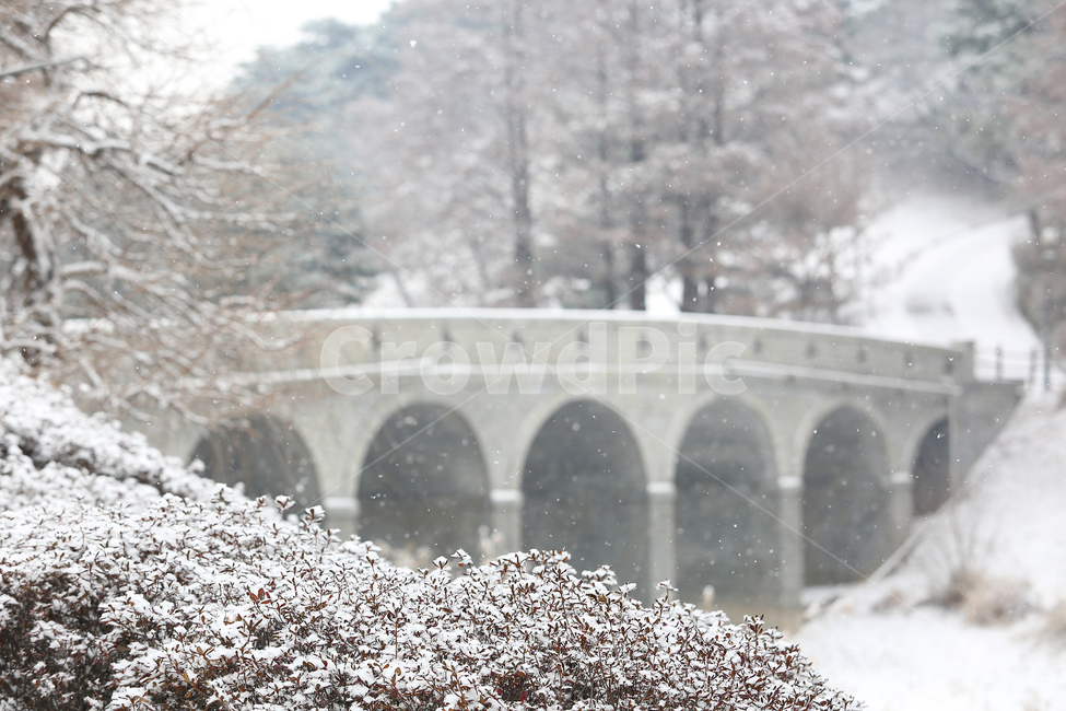 눈,겨울,공원,올림픽공원,설경,snow,winter,park,다리,bridge,겨울,계절,winter,season,자연,풍경,nature,landscape,한국자연풍경,한국자연경관,korea nature landscape,viaduct,육교,building,건물