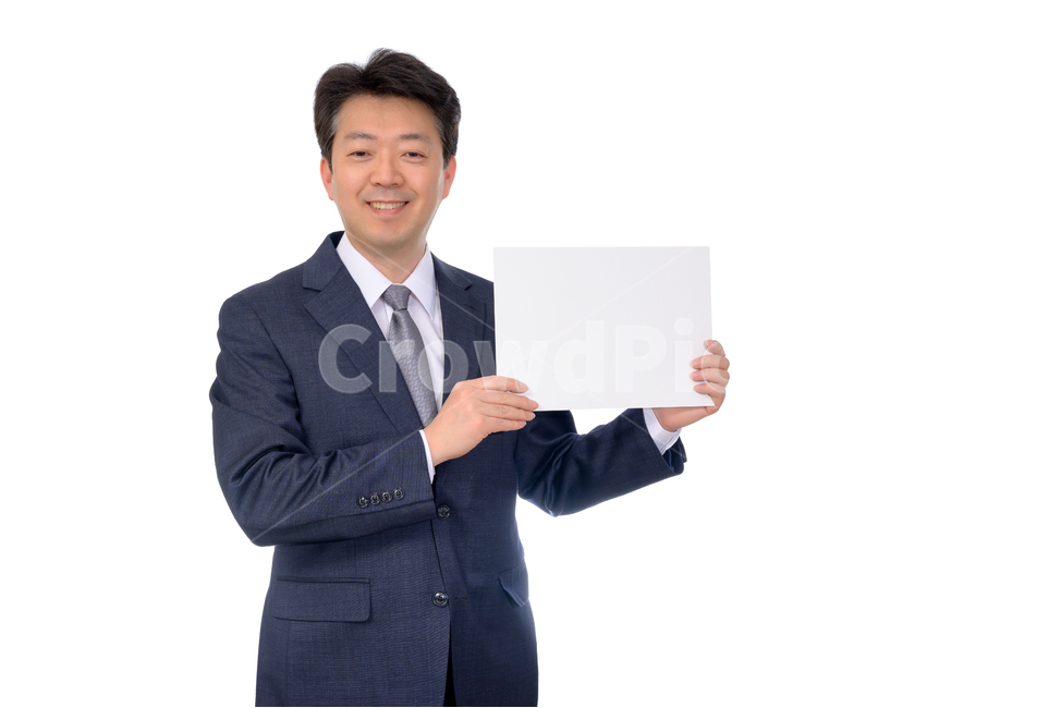비즈니스맨,1명,1인,한국인,중국인,일본인,아시아인,남자,중년,중장년,4050세,비즈니스,사업가,사업,하얀배경,웃는,정장,양복,ceo,직장인,상사,표정,정장자켓,수트,사회인,윗사람,사장,회사원,넥타이,40대,50대,카피스페이스,여백,메세지,메시지,보드,패널,빈칸,공란,빈,광고판,사람,인물,인간,human,person,남성,남자,man,male
