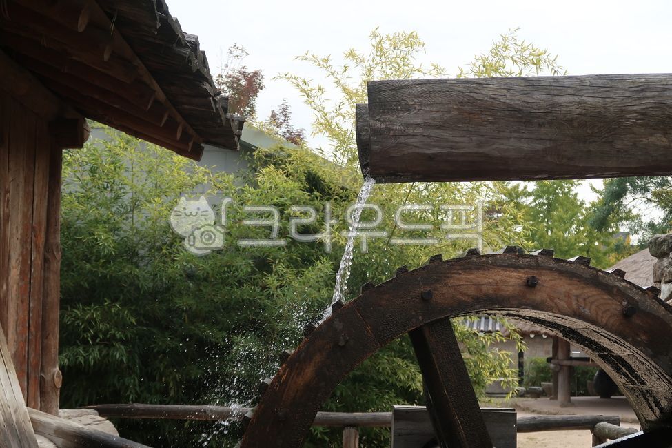 한국,경복궁,건축물,건물,전통,지붕,한국문화,기와,korea,traditional,architecture,history,대한민국,아시아,서울,동양,한옥,물레방아,민속,감성,자연,물줄기,waterwheel,koreantraditional,koreanculture,koreanlandmark