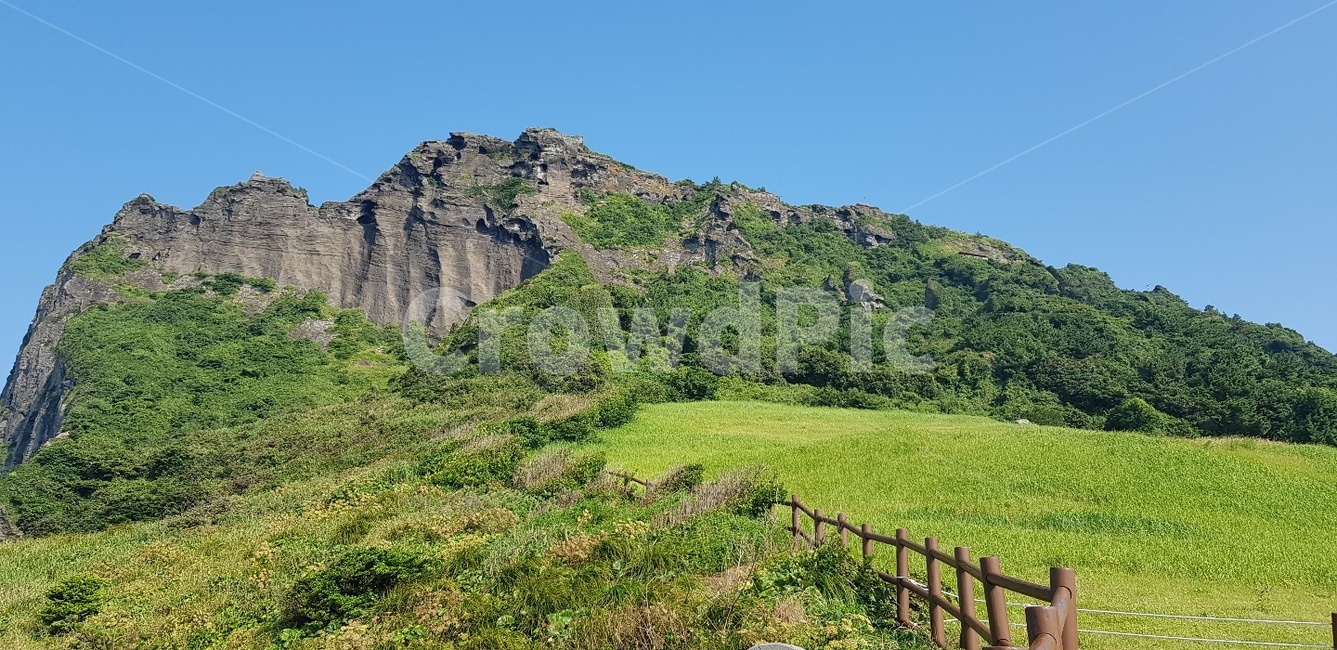 풍경,햇빛,하늘,여름,초록,성산일출봉,빛,구름,신비,제주도,자연,풍경,nature,landscape,한국자연풍경,한국자연경관,korea nature landscape,제주도,jeju,jeju island,outdoors,옥외