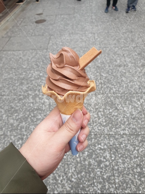 아이스크림,콘아이스크림,길거리,초코아이스크림,웨하스,음식,식재료,요리,food,cook,meal,dishes,food reserves,디저트,간식,후식,dessert,snack