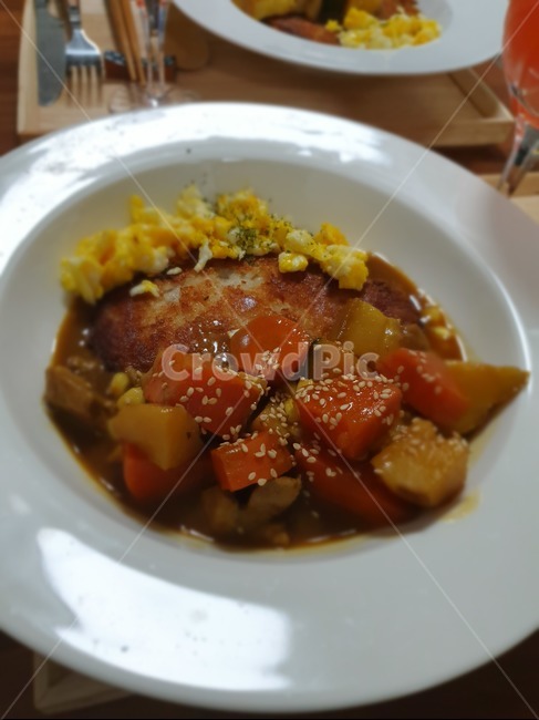 카레,라이스,돈까스,요리,레스토랑,당근,감자,계란,스크램블,후라이드,소스