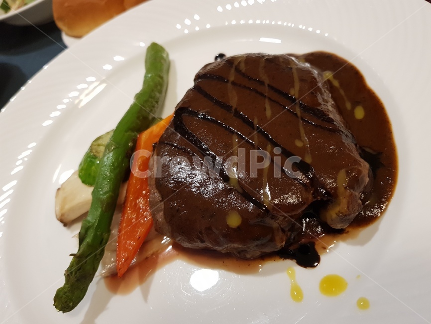 스테이크,레스토랑,요리,고기,안심,소고기,food,steak,소스,요식업,채소,야채,meat,아스파라거스,호박,버섯,양식,식당,오븐,주말,음식,식재료,요리,food,cook,meal,dishes,food reserves,육류,고기,meat,양식,서양음식,서양요리,western food,western dishes,western meal,western cook