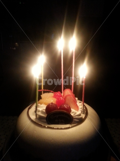 케이크,cake,food,음식,dessert,디저트,생일,달콤한,sweet,초,불빛