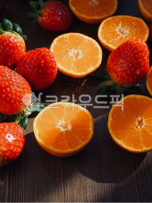 mandarin,wellnessfood,tangerine,fruit,strawberry,Orange,vitamin,food,tangerines,citrus,Red,red,orange,wellbeing,Wellbeing food,fresh