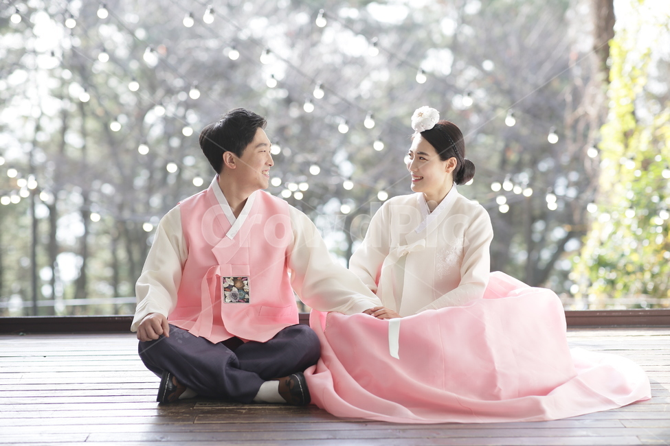 웨딩촬영,웨딩,한복,마주보다,커플,커플룩,한복촬영,핑크,결혼,한복,한국전통의상,hanbok,korean traditional clothes,결혼,혼례,웨딩,wedding,marriage,marry