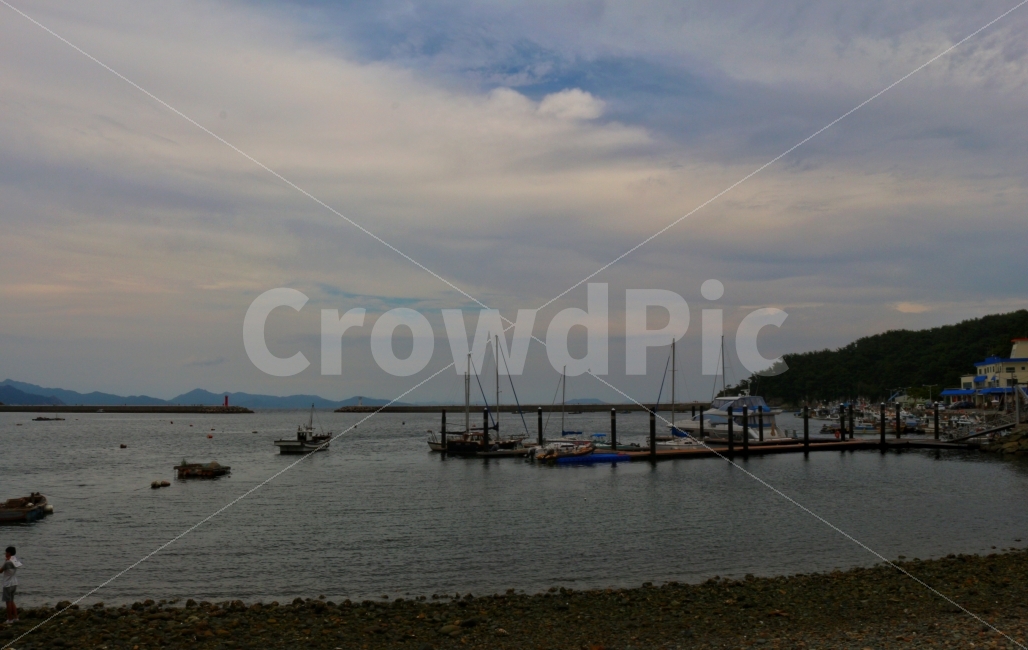 바다,풍경,하늘,구름,오후,요트,해변,바다,beach,sea,교통,교통수단,traffic,transportation,water,물,waterfront,워터 프론트,watercraft,선박,vehicle,차량,port,포트,pier,교각