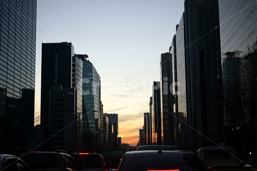 테헤란로,강남,빌딩,저녁무렵,해질녘,buildings,evening,cityscape,citylife,town,townscape,도시,저녁노을,도시빌딩,도시,풍경,city,landscape,한국도시풍경,한국도시경관,korea cityscape,vehicle,차량,transportation,교통,automobile,자동차,car,차
