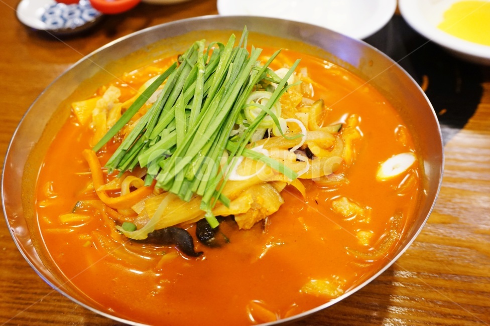짬뽕,빨간면,중국집,chinesestylenoodleswithvegetablesandseafood,koreannoddles,맛있는짬뽕,매운짬뽕,음식,식재료,요리,food,cook,meal,dishes,food reserves