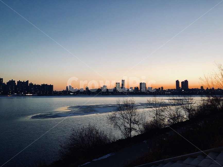 뚝섬한강공원,한강공원,뚝섬,한강,공원,겨울,해질녘,서울,river,witer,겨울,계절,winter,season,도시,풍경,city,landscape,한국도시풍경,한국도시경관,korea cityscape,nature,자연,outdoors,옥외,sky,하늘,red sky,붉은 하늘,sunset,일몰,dawn,새벽,dusk,황혼