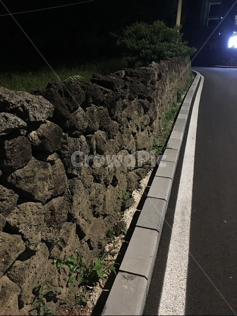 돌담길,밤길,한적한,돌로쌓은담,밤산책,야경,밤,풍경,nightscape,night,landscape,asphalt,아스팔트