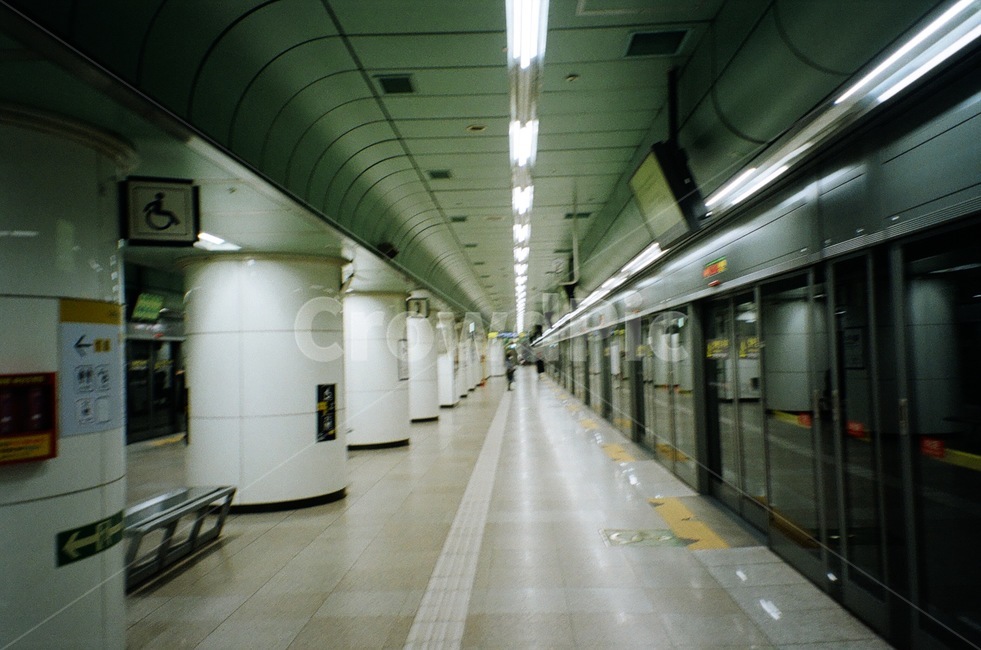 교통,transportation,기차역,trainstation,지하철,광화문역,지하철역,필름카메라,필름사진,필름느낌,필름,교통,교통수단,traffic,transportation