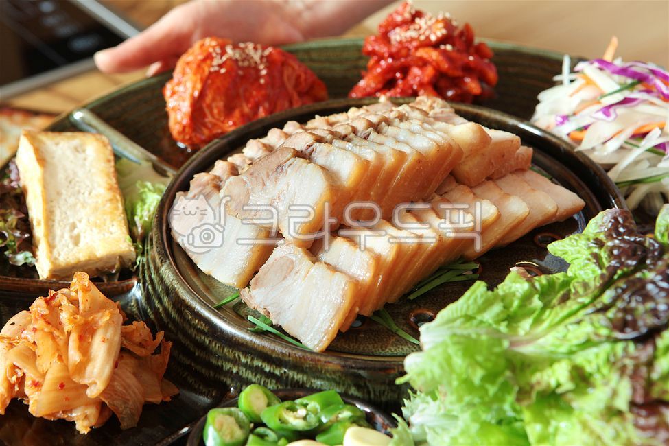 traditional cuisine,Bossam Kimchi,Bossam,pork,boiled pork,Lettuce,Jokbal Bossam,Hanjeongsik,Boiled pork,cooking,delicacy,Pork feet,kimchi,Bossam Boiled Pork,restaurant,Boiled Pork,Korean,Boiled pork neck,food,meat,mukbang,tofu,traditional food,neck meat