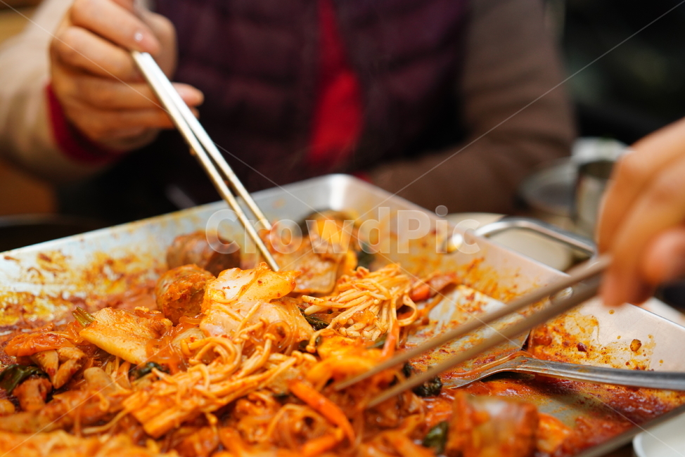 순대,철판볶음,육식,육류,한식,음식,먹거리,푸드,돼지,food,안주거리,안주,철판,식사,먹방,사람,인물,인간,human,person,신체일부,몸,body,음식,식재료,요리,food,cook,meal,dishes,food reserves,한식,한국음식,한국요리,korean food,korean dishes,korean meal,korean cook