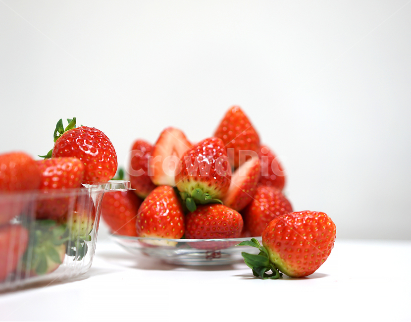 딸기,strawberry,과일,음식,겨울철과일,빨강,레드,red,베리,음식,식재료,요리,food,cook,meal,dishes,food reserves,과일,열매,fruit