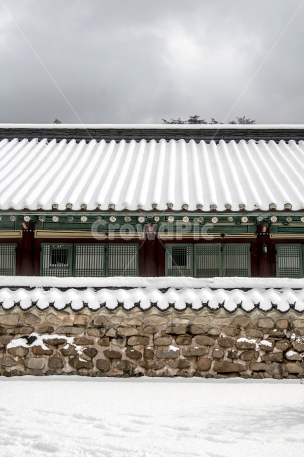 사진,단독사진,디자인,소스,포토,사진자료,배경,배경사진,백그라운드,한국,동양,아시아,접사,근접,자연,겨울,눈,얼음,경치,설경,Landscape,날씨,눈꽃,잡초,겨울배경,돌담,돌기와,전통기와,전통돌담,폭설,풍경,눈풍경,겨울풍경,고궁,절,사찰,궁궐,겨울,계절,winter,season,한국전통,한국문화,korean traditional,korean culture