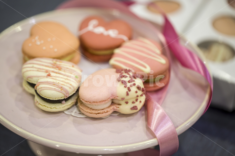마카롱,쿠키,하트,디저트,프랑스과자,베이커리,달콤하다,과자,macaroon,간식,달달하다,설탕,고급,달다,sweet,달콤한,단,sugar,음식,food,meal,후식,카페,수제,하트모양,예쁜,러블리한,리본,접시,기념일,축하,anniversary,congratulation,celebrate,celebration,음식,식재료,요리,food,cook,meal,dishes,food reserves,디저트,간식,후식,dessert,snack