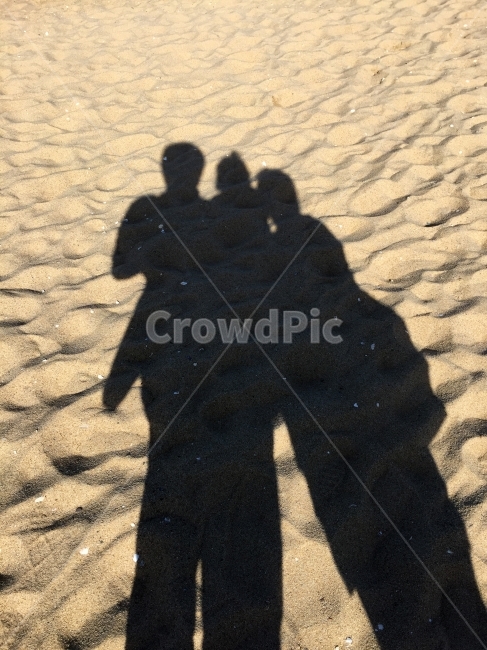 가족,모래,그림자,발자국,해변,흔적,해변,바다,beach,sea,사람,인물,인간,human,person,가족,패밀리,family,인물실루엣,사람실루엣,character silhouette,human silhouette,여행,휴가,traveling,vacation,trip,ground,바닥,soil,흙