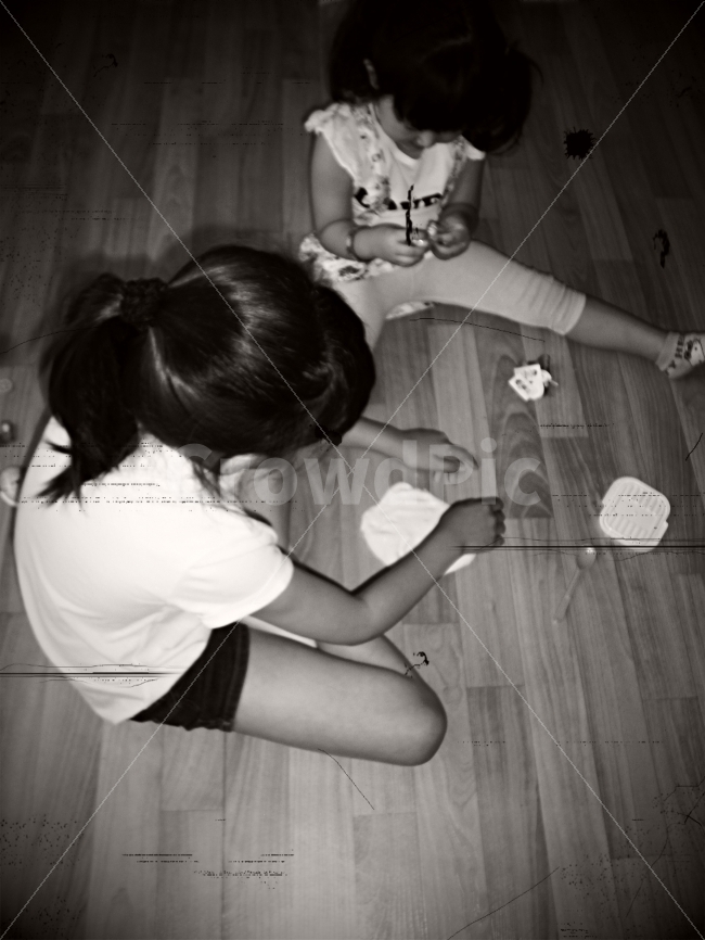 언니와동생,가족,놀이,추억,아이들,사람,인물,인간,human,person,가족,패밀리,family,흑백,모노톤,monochrome,black and white