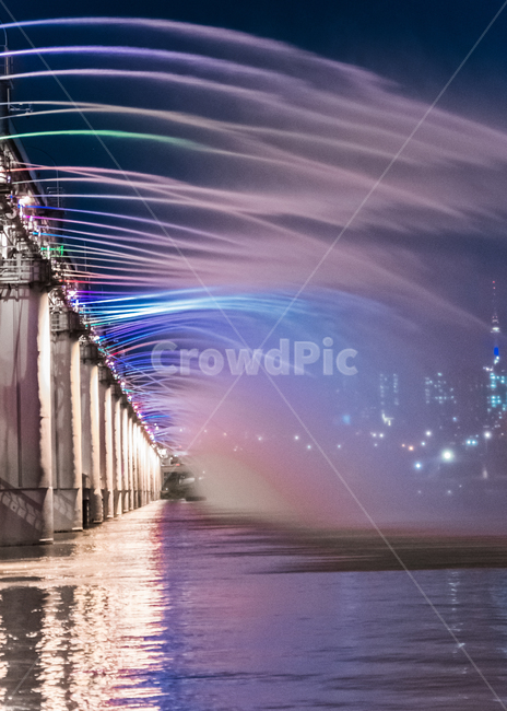 night view,Han Riverside,fountain,color,bright,scenery,Han River,Seoul,nightscape,Han River Bridge,moonlight square,Seoul night view,gorgeous ship,night,lighting,Banpo Bridge,seoul,rainbow,rainbow fountain,brighting,korea,hanriver,light,background,shining