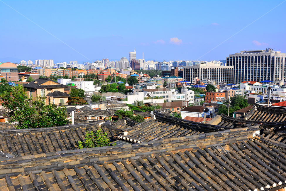 한옥,전통,북촌,기와집,한옥마을,서울,명소,관광지,투어,민속,보존,하우스,history,house,seoul,culture,traditional,korea,한국,가볼만한곳,역사,한국의미,아름다움,건축,장인,집,주거지,old,오래된,골목,빈티지,패턴,pattern,대비,도시,풍경,city,landscape,한국도시풍경,한국도시경관,korea cityscape,한국전통,한국문화,korean traditional,korean culture,roof,지붕