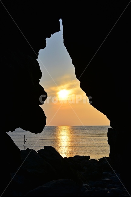 promontory,곶,nature,자연,outdoors,옥외,flare,플레어,light,빛,sunlight,햇빛,sea,바다,ocean,대양,water,물,shoreline,해안선,cave,동굴,해식동굴,영광,백수,백수해안,백수해안일몰,해식동굴일몰,노을,일몰,해넘이