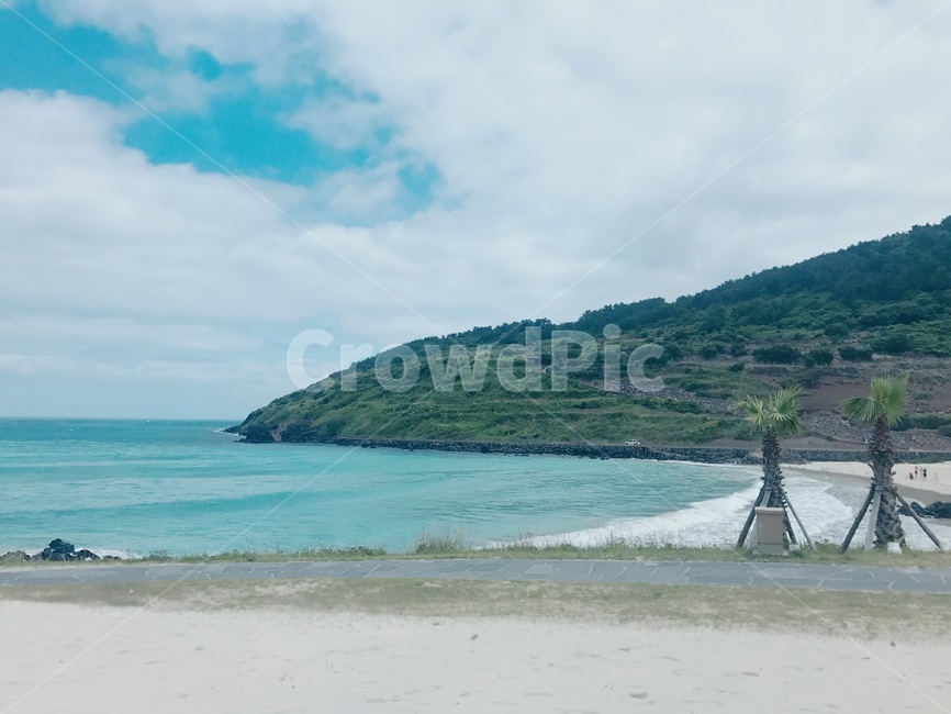 바다,제주도,하늘,날씨,계절,화창,6월,여름,맑음,구름,파도,나무,산,모래,해변,자연,풍경,nature,landscape,제주도,jeju,jeju island,outdoors,옥외,land,땅,shoreline,해안선,water,물,ocean,대양,sea