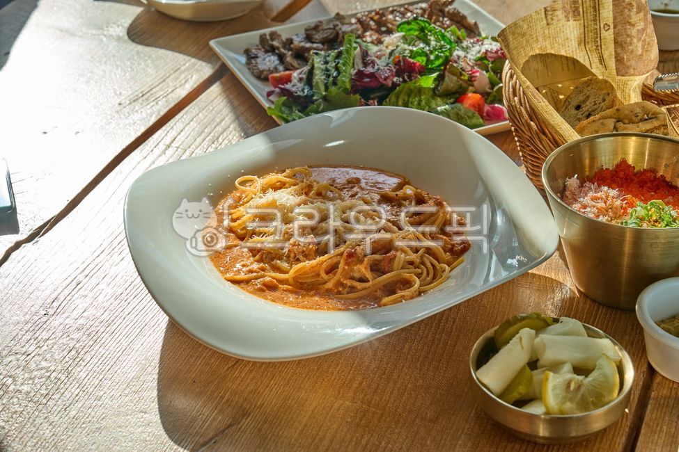 로제소스,파스타,로제파스타,스파게티,meal,식사,food,음식,spaghetti,pasta,plate,그릇,dish,접시,레스토랑,음식,식재료,요리,food,cook,meal,dishes,food reserves