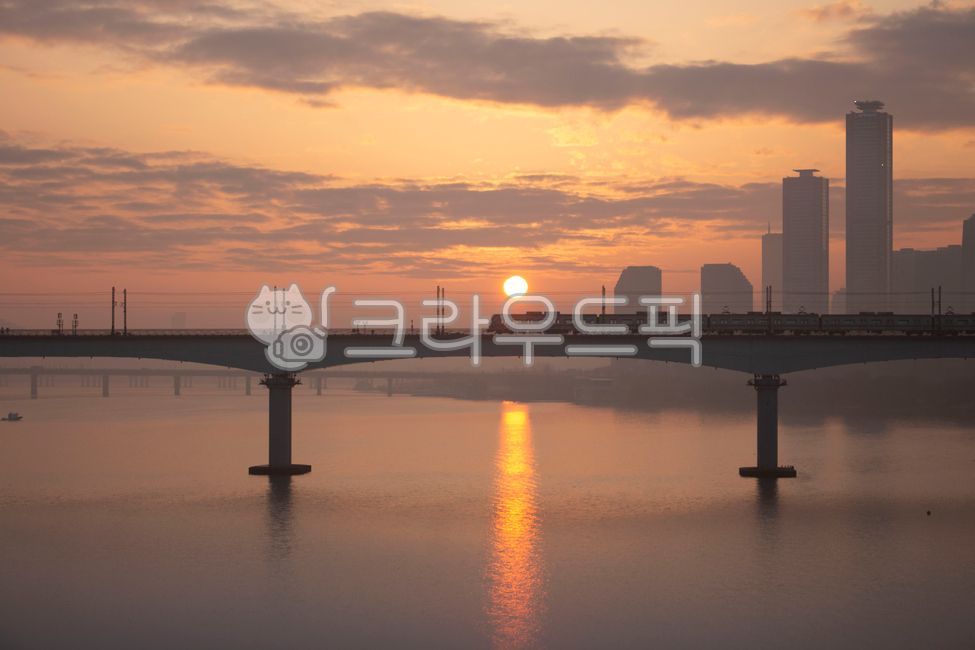 한강,일출,양화대교,서울,서울한강,새해,새해일출,지하철,서울지하철,도시풍경,자연,하늘,건물,일몰,sunset,nature,water,cityscape