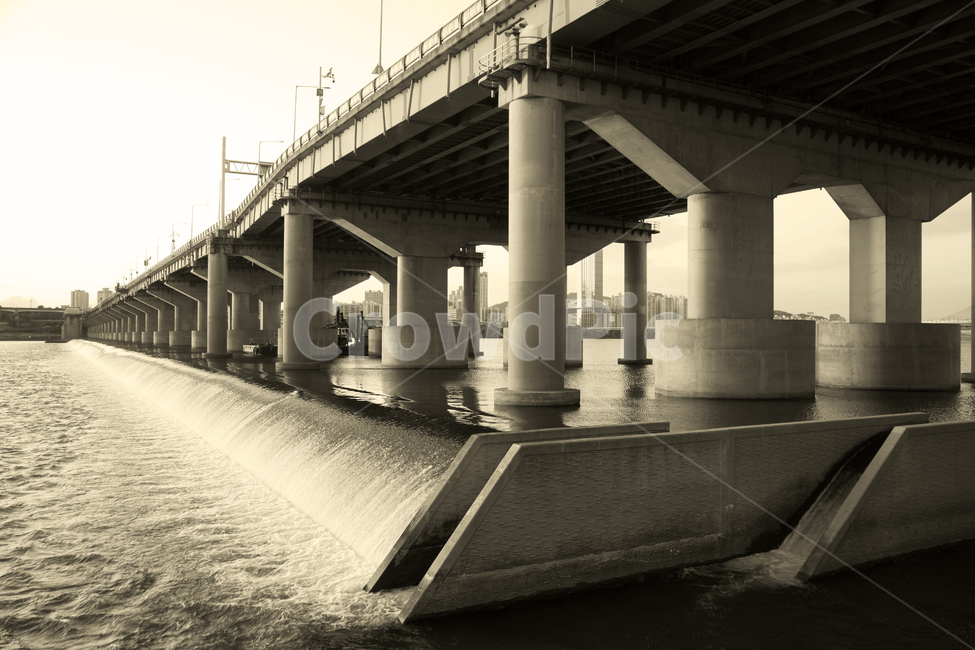 Han River Bridge,Jamsil Water Gate,Jamsil Bridge,underwater beam,Grayscale,water gate,Han River