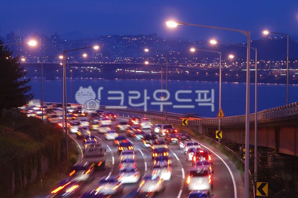 night view,outlying road,city,scenery,Han River,automobile,riverside road,Seoul,highway,lane,lights,traffic,Korea,road traffic,motion,street lights,Road,night,downtown,riverside,asphalt,leaving work,going to work,river,drive,evening,operation